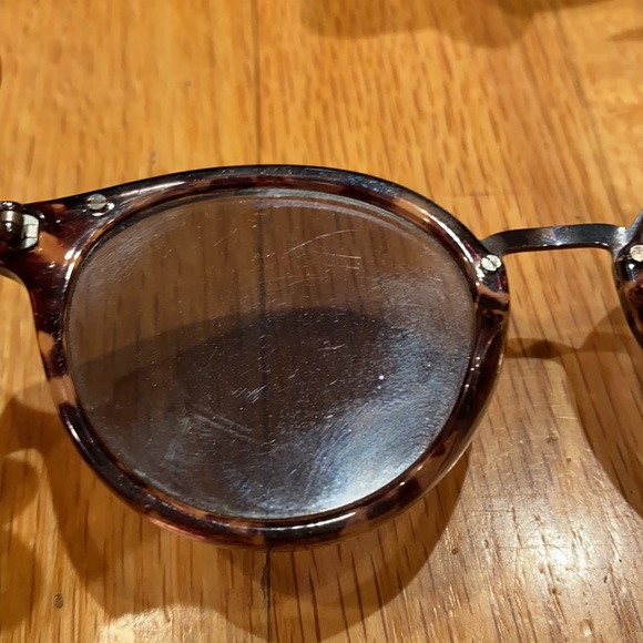 Guess Designer Sunglasses with Mirror Lenses 😎 - Picture 7 of 11